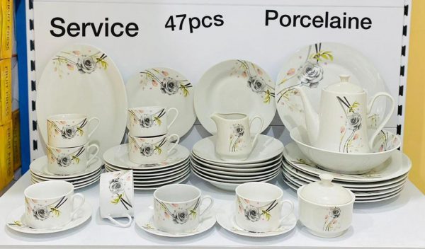 ensemble 47 pièces en porcelaine