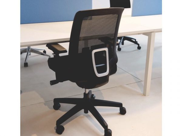 Fauteuil de bureau ergonomique en filet à dossier haut Candescence d'Ergolea - Noir – Image 2